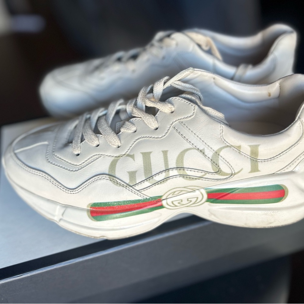 Gucci Men's White Sneakers with Green and Red Accents - Picture 2 of 9